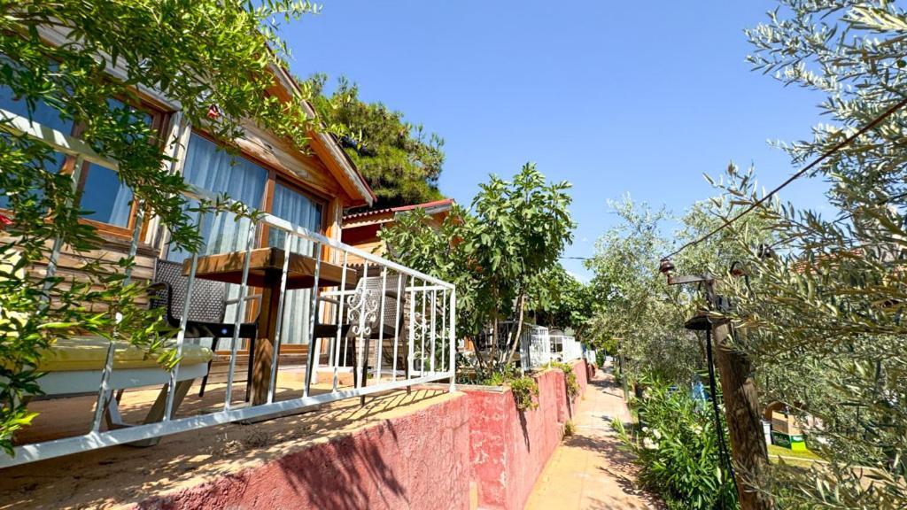 Gaia Bungalow Bed & Breakfast Ayvalik Exterior photo